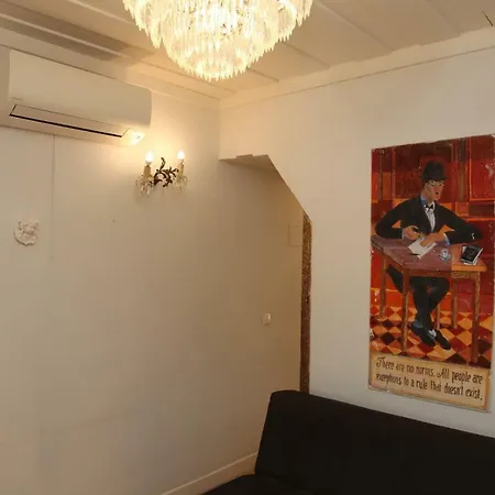 Apartman Tiles Square - Exquisite Bica