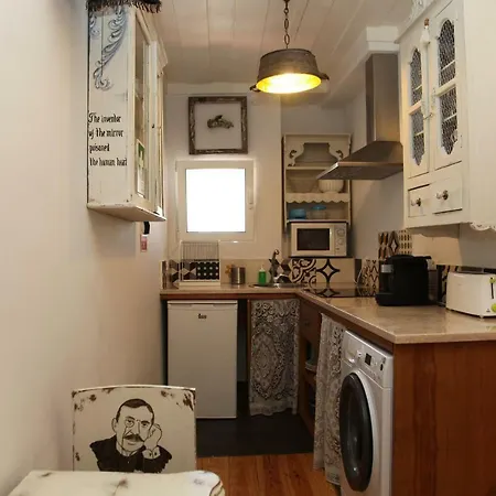 Tiles Square - Exquisite Bica Apartment Lisbon