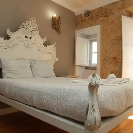 Tiles Square - Exquisite Bica Apartment