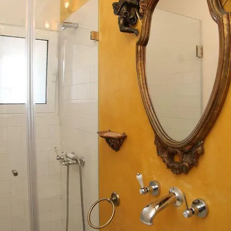 Daire Tiles Square - Exquisite Bica